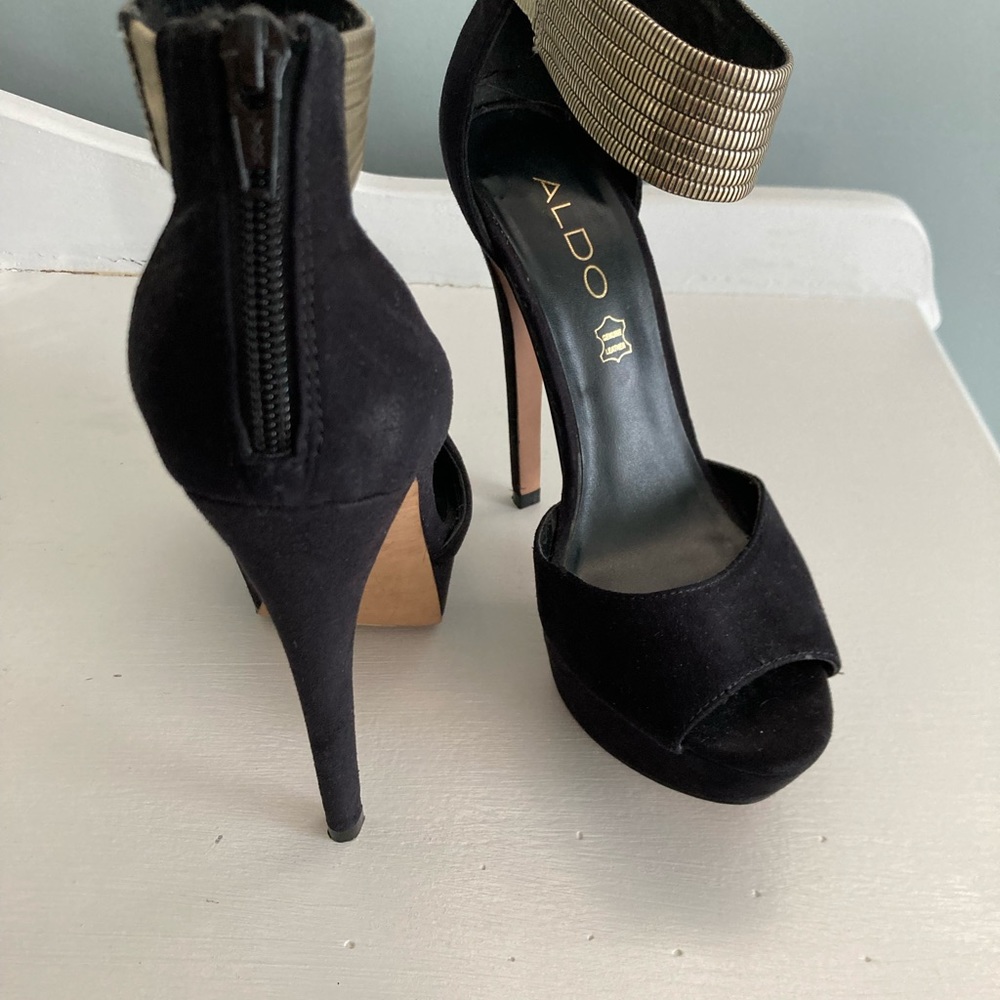 Aldo Black Velvet Platform Heels with Gold Ankle Cuff - Picture 3 of 3